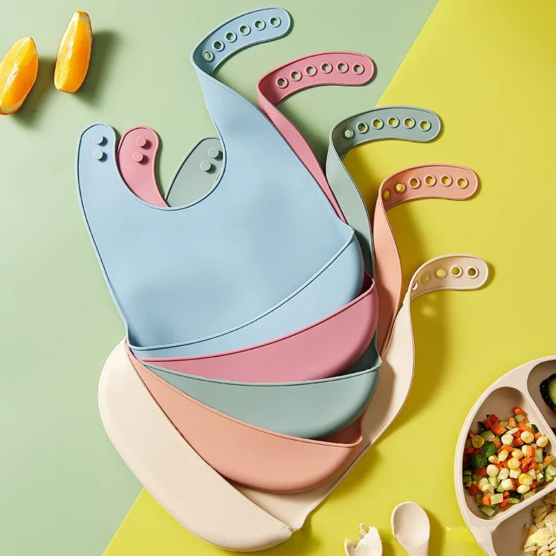 Waterproof Baby Bibs Silicone - 1 個シリコーンベビーよだれかけ防水唾液滴下バナナよだれかけ新生児授乳用ソフト食用エプロンベビー調節可能なげっぷスカーフ