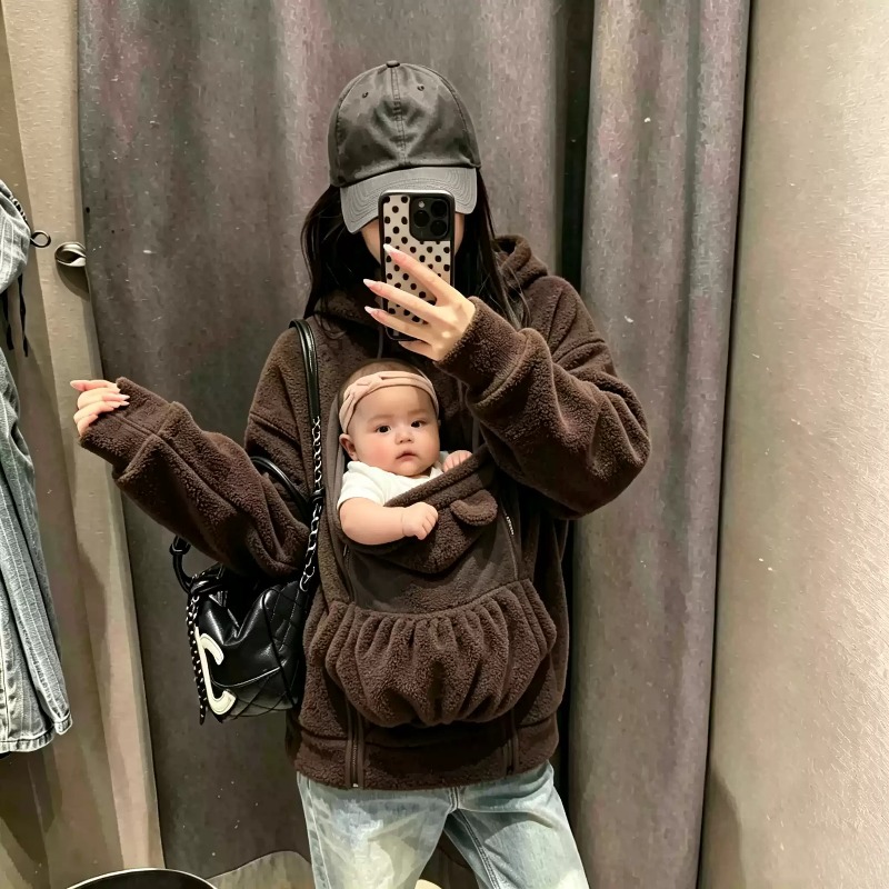 2WAY仕様のカンガルーポケット付きベビーウェア、フリース素 - Maternity Wear のレビューと価格