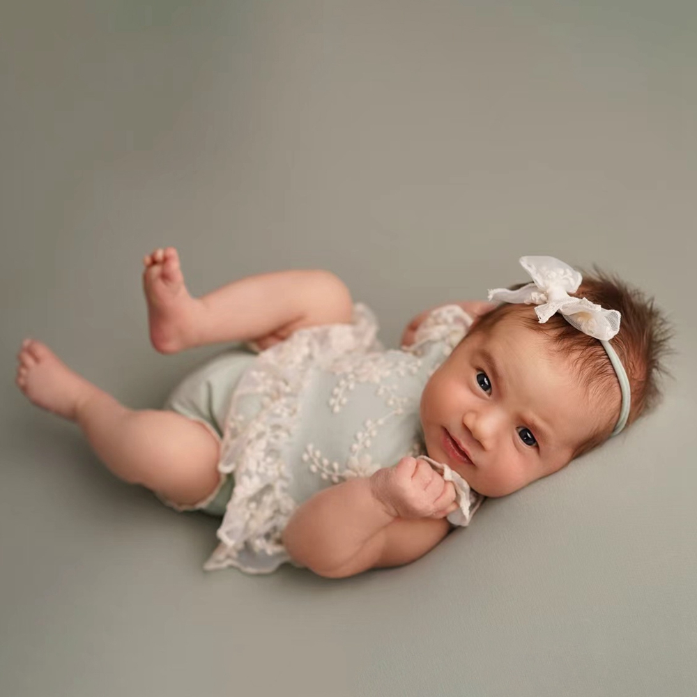 気まぐれな新生児女の子用パステルグリーンレースフリルロンパー - Newborn Baby Girl Romper Floral のレビューと価格